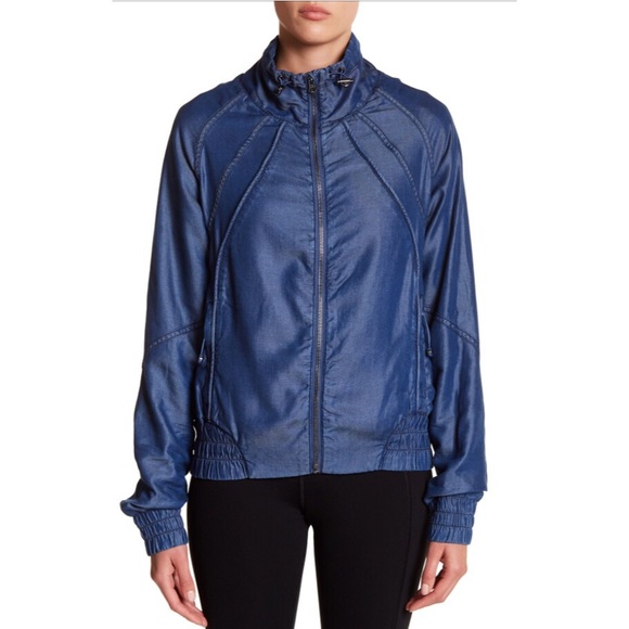 Lorna Jane Denim Chambray Jacket - Picture 3 of 8